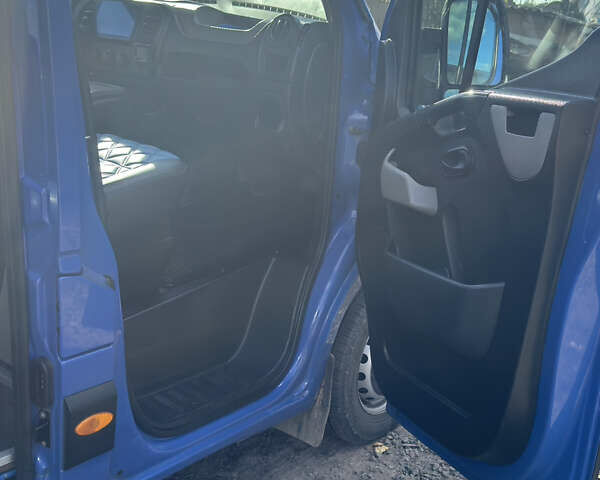 Синий Рено Мастер, объемом двигателя 2.3 л и пробегом 570 тыс. км за 17500 $, фото 9 на Automoto.ua