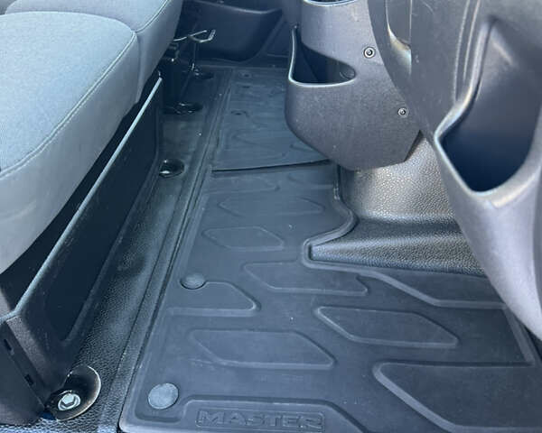 Синий Рено Мастер, объемом двигателя 2.3 л и пробегом 350 тыс. км за 22700 $, фото 5 на Automoto.ua