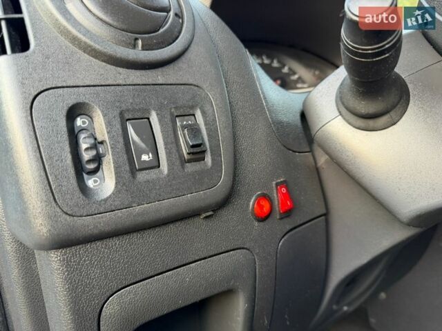 Синий Рено Мастер, объемом двигателя 2.3 л и пробегом 275 тыс. км за 19300 $, фото 69 на Automoto.ua