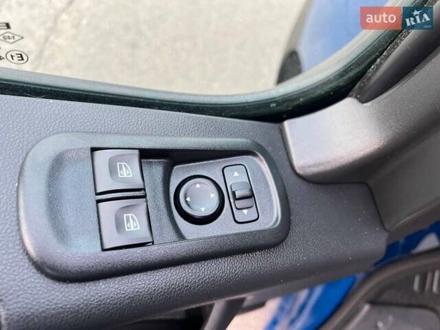 Синій Рено Мастєр, об'ємом двигуна 2.3 л та пробігом 274 тис. км за 27999 $, фото 113 на Automoto.ua