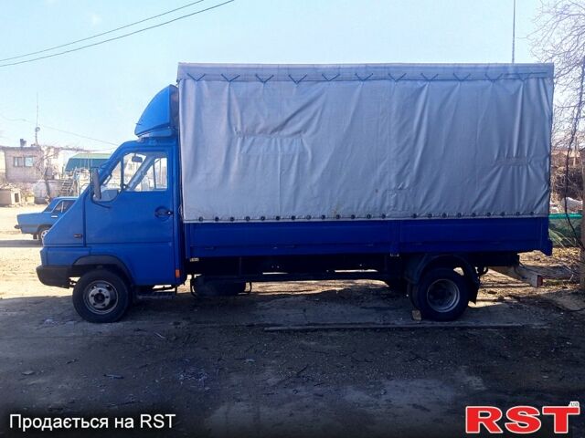 Синий Рено Мастер, объемом двигателя 2.5 л и пробегом 460 тыс. км за 2000 $, фото 1 на Automoto.ua