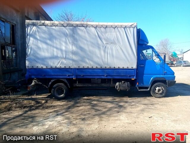 Синий Рено Мастер, объемом двигателя 2.5 л и пробегом 460 тыс. км за 2000 $, фото 3 на Automoto.ua