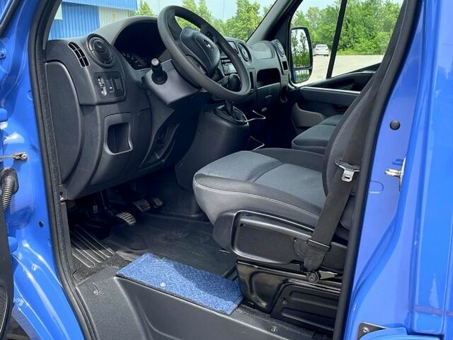 Синий Рено Мастер, объемом двигателя 2.3 л и пробегом 42000 тыс. км за 16500 $, фото 7 на Automoto.ua