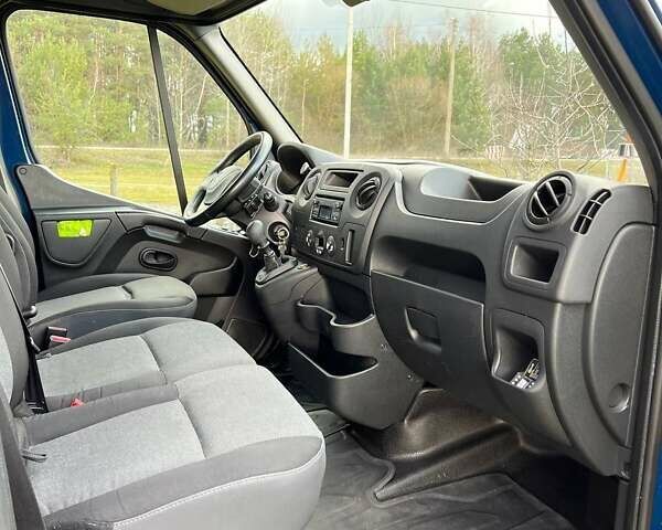 Синий Рено Мастер, объемом двигателя 2.3 л и пробегом 588 тыс. км за 16000 $, фото 4 на Automoto.ua