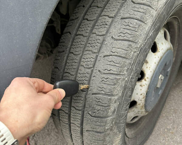 Зеленый Рено Мастер, объемом двигателя 2.46 л и пробегом 565 тыс. км за 6499 $, фото 4 на Automoto.ua