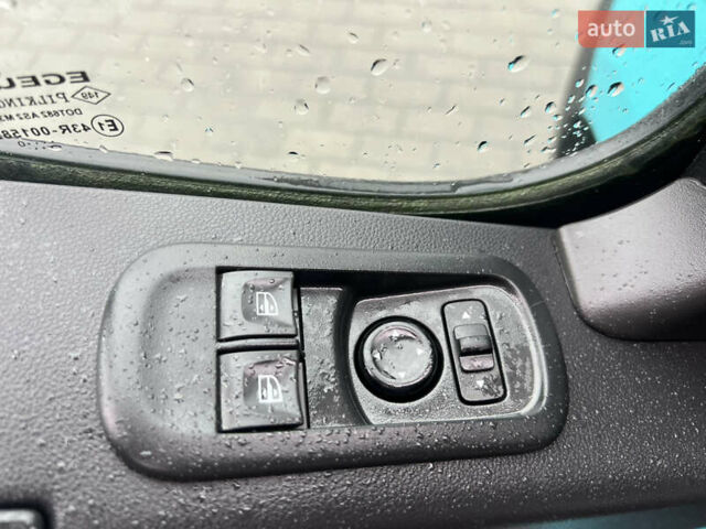 Зелений Рено Мастєр, об'ємом двигуна 2.3 л та пробігом 161 тис. км за 22800 $, фото 11 на Automoto.ua