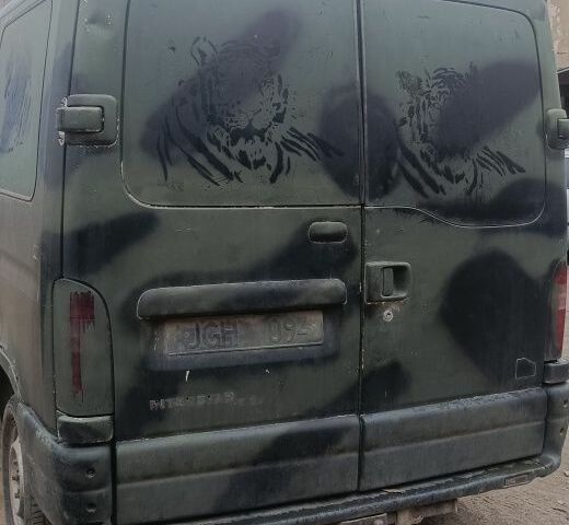 Зеленый Рено Мастер, объемом двигателя 1.9 л и пробегом 300 тыс. км за 1432 $, фото 3 на Automoto.ua