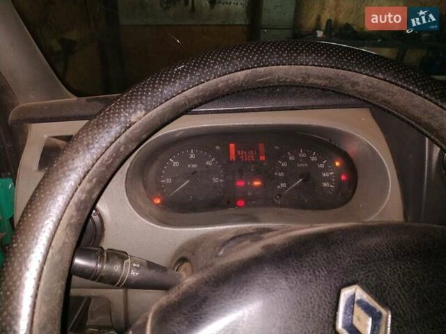 Зелений Рено Мастєр, об'ємом двигуна 2.2 л та пробігом 970 тис. км за 4500 $, фото 2 на Automoto.ua