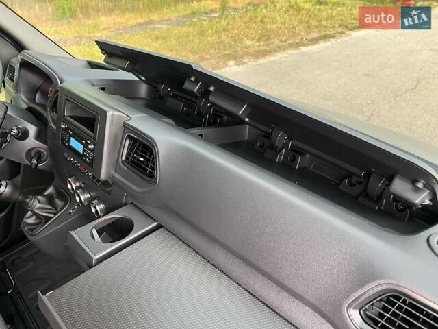 Зеленый Рено Мастер, объемом двигателя 2.3 л и пробегом 307 тыс. км за 23999 $, фото 5 на Automoto.ua
