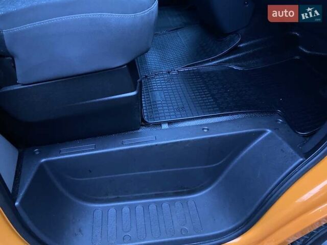 Оранжевый Рено Мастер, объемом двигателя 2.3 л и пробегом 208 тыс. км за 28999 $, фото 43 на Automoto.ua