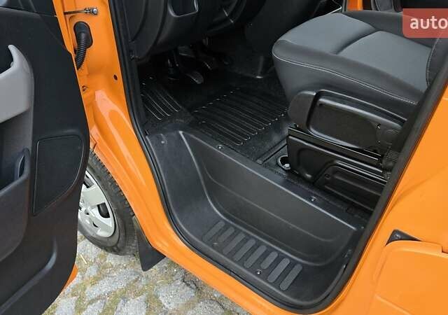 Помаранчевий Рено Мастєр, об'ємом двигуна 2.3 л та пробігом 173 тис. км за 16200 $, фото 11 на Automoto.ua