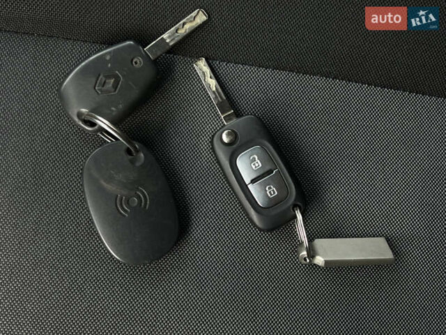 Помаранчевий Рено Мастєр, об'ємом двигуна 2.3 л та пробігом 225 тис. км за 16999 $, фото 31 на Automoto.ua