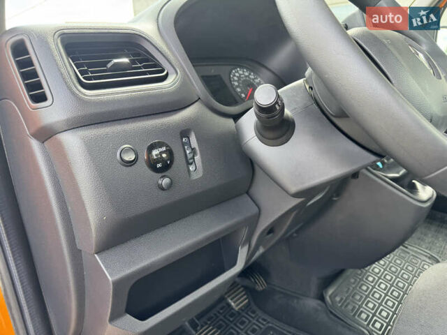 Оранжевый Рено Мастер, объемом двигателя 2.3 л и пробегом 460 тыс. км за 16800 $, фото 25 на Automoto.ua