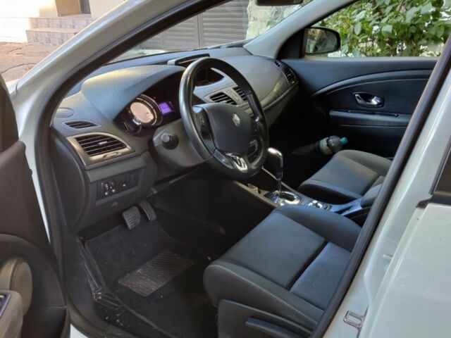 Белый Рено Меган, объемом двигателя 0 л и пробегом 190 тыс. км за 8000 $, фото 5 на Automoto.ua