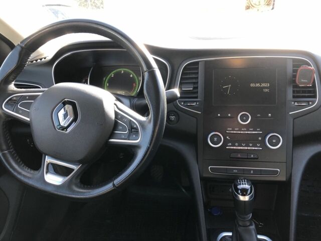 Белый Рено Меган, объемом двигателя 0 л и пробегом 196 тыс. км за 12000 $, фото 5 на Automoto.ua