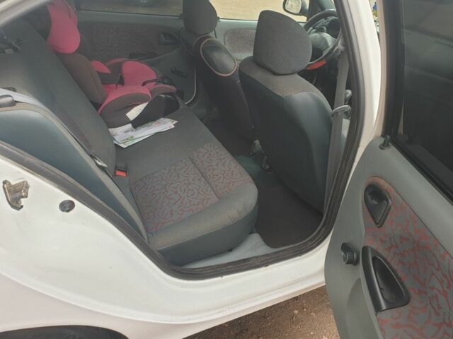 Белый Рено Меган, объемом двигателя 1.9 л и пробегом 236 тыс. км за 2600 $, фото 3 на Automoto.ua