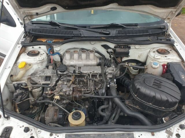 Белый Рено Меган, объемом двигателя 1.9 л и пробегом 236 тыс. км за 2600 $, фото 7 на Automoto.ua