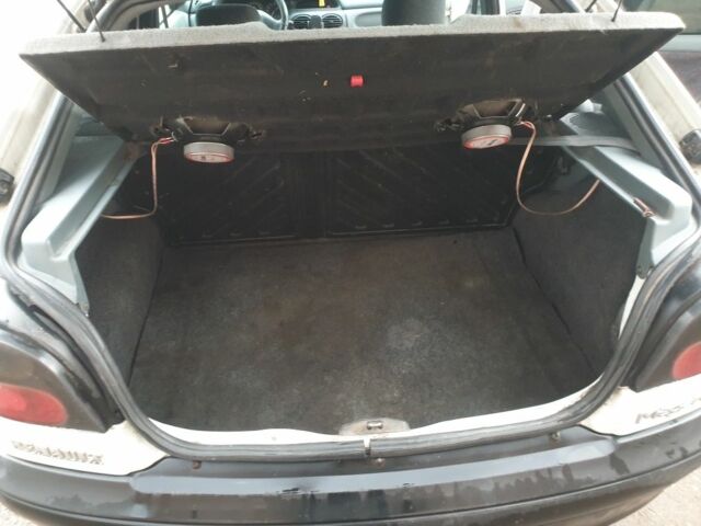 Белый Рено Меган, объемом двигателя 1.9 л и пробегом 236 тыс. км за 2600 $, фото 4 на Automoto.ua