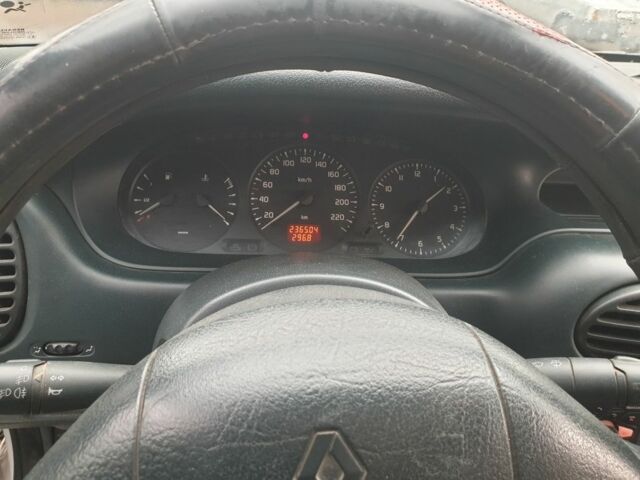 Белый Рено Меган, объемом двигателя 1.9 л и пробегом 236 тыс. км за 2600 $, фото 6 на Automoto.ua