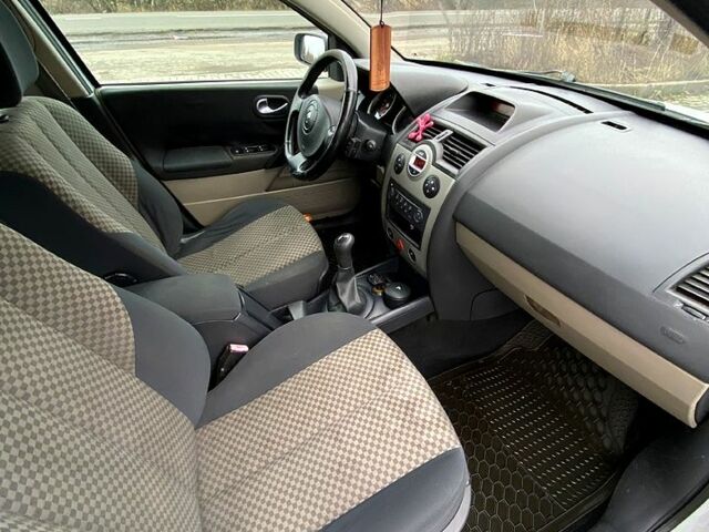 Белый Рено Меган, объемом двигателя 1.5 л и пробегом 308 тыс. км за 2800 $, фото 9 на Automoto.ua