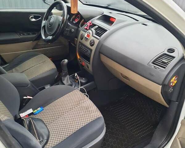 Білий Рено Меган, об'ємом двигуна 1.5 л та пробігом 300 тис. км за 2999 $, фото 10 на Automoto.ua