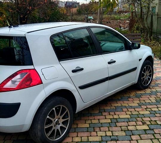 Білий Рено Меган, об'ємом двигуна 1.6 л та пробігом 240 тис. км за 3300 $, фото 1 на Automoto.ua