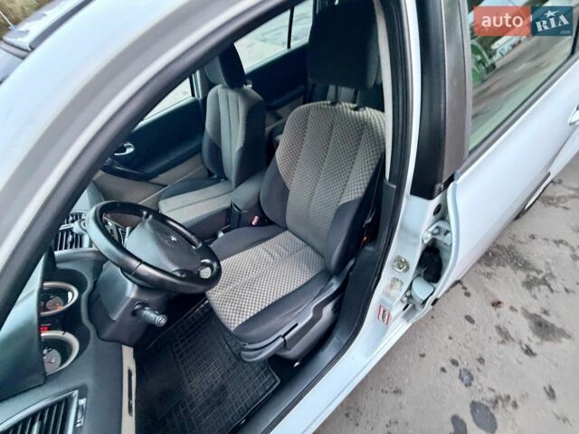 Белый Рено Меган, объемом двигателя 1.6 л и пробегом 157 тыс. км за 4999 $, фото 32 на Automoto.ua