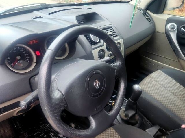 Белый Рено Меган, объемом двигателя 1.5 л и пробегом 240 тыс. км за 2100 $, фото 6 на Automoto.ua