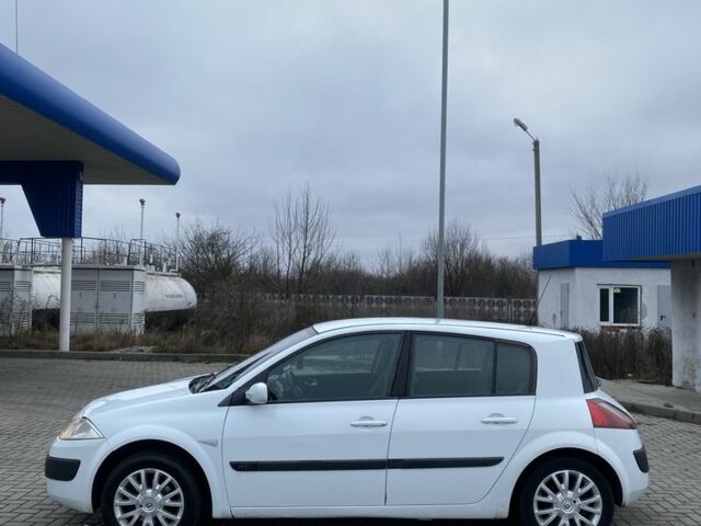 Белый Рено Меган, объемом двигателя 1.5 л и пробегом 350 тыс. км за 2800 $, фото 3 на Automoto.ua