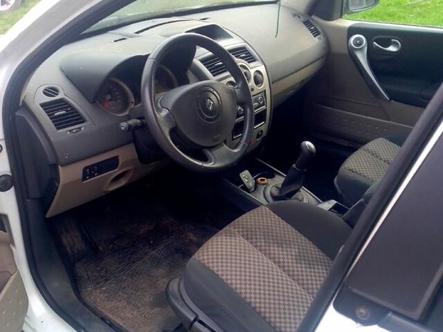 Білий Рено Меган, об'ємом двигуна 1.5 л та пробігом 240 тис. км за 1600 $, фото 5 на Automoto.ua