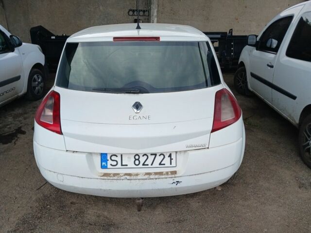 Белый Рено Меган, объемом двигателя 1 л и пробегом 300 тыс. км за 700 $, фото 2 на Automoto.ua