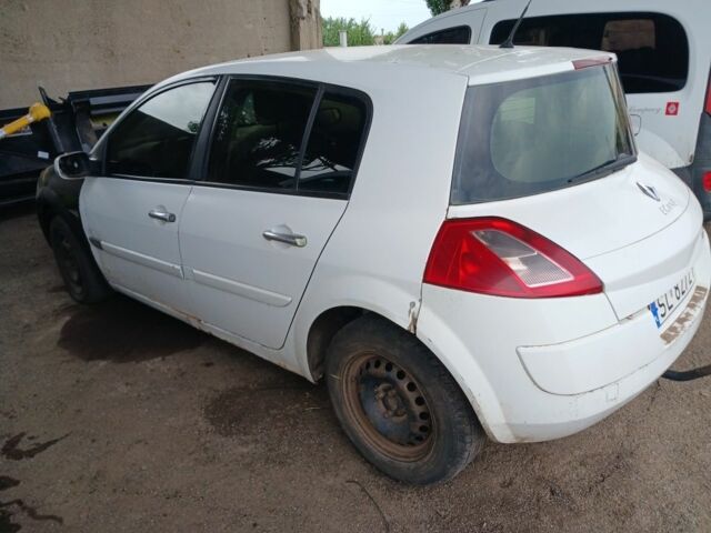 Белый Рено Меган, объемом двигателя 1 л и пробегом 300 тыс. км за 700 $, фото 3 на Automoto.ua