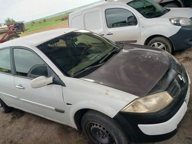Белый Рено Меган, объемом двигателя 1 л и пробегом 300 тыс. км за 700 $, фото 4 на Automoto.ua