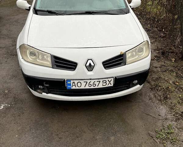Белый Рено Меган, объемом двигателя 1.46 л и пробегом 400 тыс. км за 3500 $, фото 2 на Automoto.ua