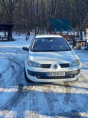 Белый Рено Меган, объемом двигателя 1.4 л и пробегом 208 тыс. км за 4400 $, фото 1 на Automoto.ua