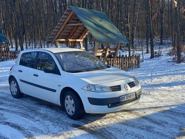 Белый Рено Меган, объемом двигателя 1.4 л и пробегом 208 тыс. км за 4400 $, фото 2 на Automoto.ua