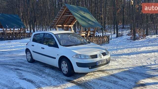 Белый Рено Меган, объемом двигателя 1.4 л и пробегом 208 тыс. км за 4400 $, фото 3 на Automoto.ua