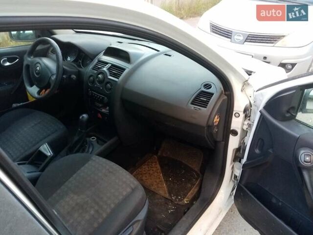 Белый Рено Меган, объемом двигателя 1.4 л и пробегом 284 тыс. км за 4000 $, фото 4 на Automoto.ua