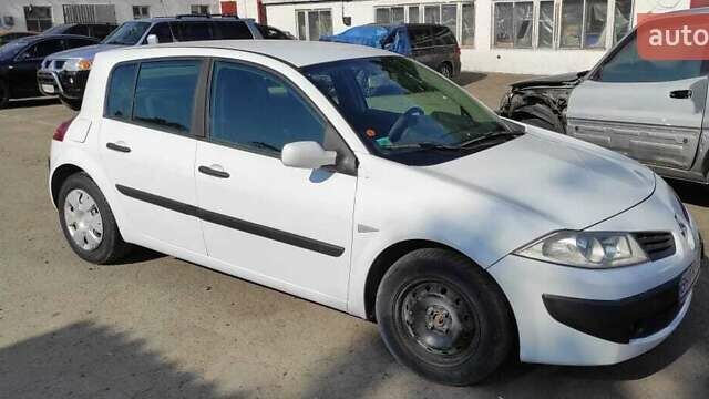 Белый Рено Меган, объемом двигателя 1.4 л и пробегом 284 тыс. км за 4000 $, фото 9 на Automoto.ua