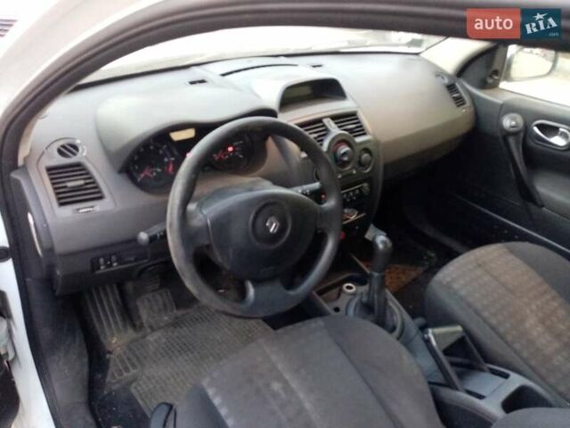 Белый Рено Меган, объемом двигателя 1.4 л и пробегом 284 тыс. км за 4000 $, фото 3 на Automoto.ua