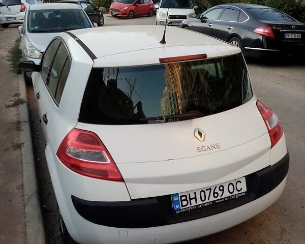 Белый Рено Меган, объемом двигателя 1.4 л и пробегом 284 тыс. км за 4000 $, фото 5 на Automoto.ua