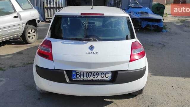 Белый Рено Меган, объемом двигателя 1.4 л и пробегом 284 тыс. км за 4000 $, фото 8 на Automoto.ua
