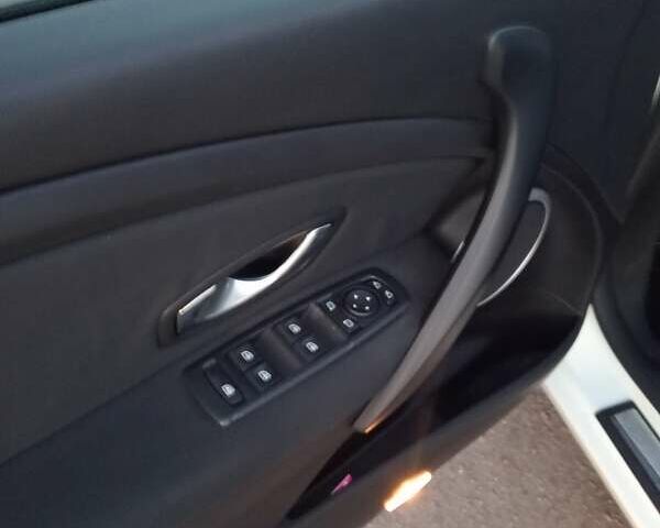 Рено Меган 2008 в Нововолынск на Automoto.ua Белый Рено Меган, объемом двигателя 1.6 л и пробегом 196 тыс. км за 6200 $, фото 12 на Automoto.ua