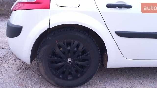 Белый Рено Меган, объемом двигателя 1.46 л и пробегом 301 тыс. км за 5200 $, фото 13 на Automoto.ua