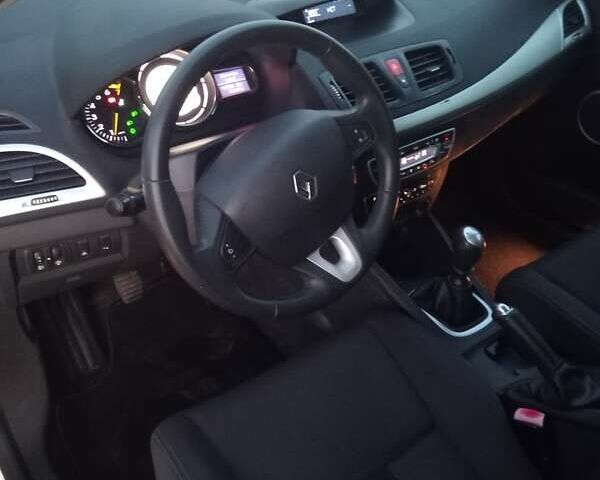 Рено Меган 2008 в Нововолынск на Automoto.ua Белый Рено Меган, объемом двигателя 1.6 л и пробегом 196 тыс. км за 6200 $, фото 15 на Automoto.ua