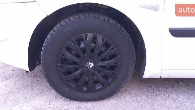 Белый Рено Меган, объемом двигателя 1.46 л и пробегом 301 тыс. км за 5200 $, фото 14 на Automoto.ua