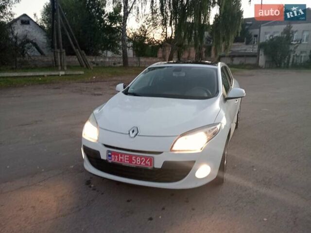 Белый Рено Меган, объемом двигателя 1.6 л и пробегом 196 тыс. км за 6100 $, фото 8 на Automoto.ua