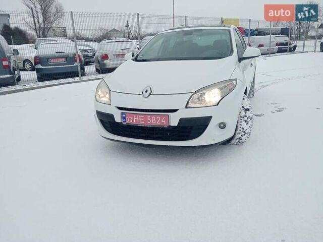 Белый Рено Меган, объемом двигателя 1.6 л и пробегом 198 тыс. км за 5600 $, фото 7 на Automoto.ua