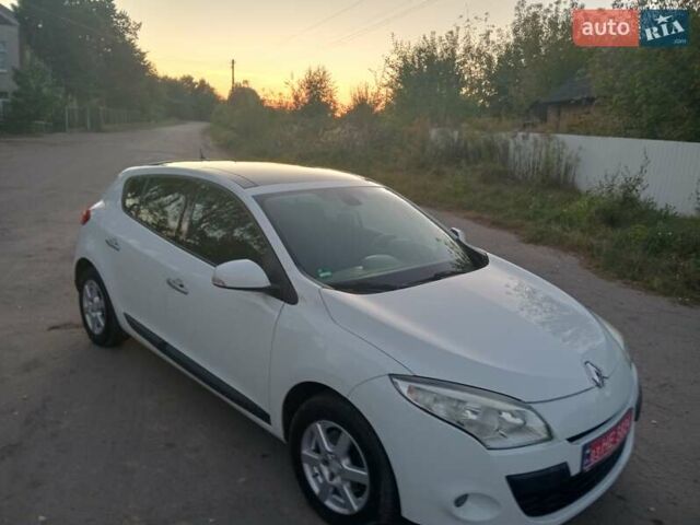 Білий Рено Меган, об'ємом двигуна 1.6 л та пробігом 196 тис. км за 6200 $, фото 1 на Automoto.ua