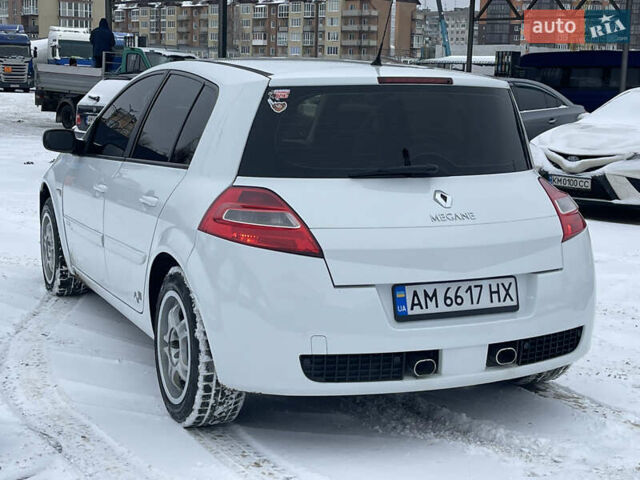 Белый Рено Меган, объемом двигателя 1.6 л и пробегом 260 тыс. км за 4600 $, фото 1 на Automoto.ua